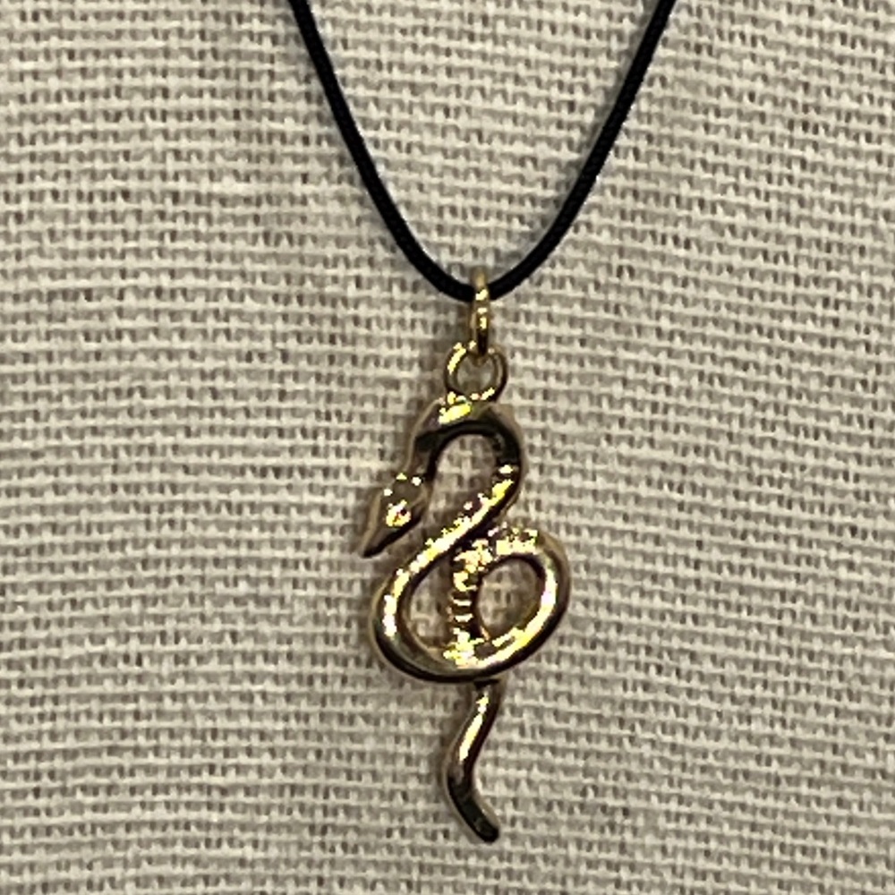 NWT Bulk Wholesale 3-piece Elegant Gold and Black Layering Necklaces - Picture 9 of 16